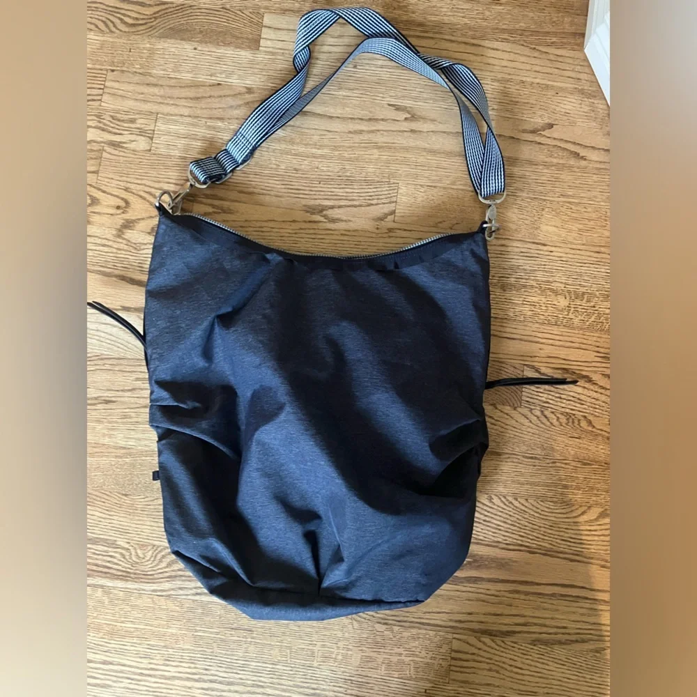 Lululemon Go-Go-Go Tote - Picture 11 of 13